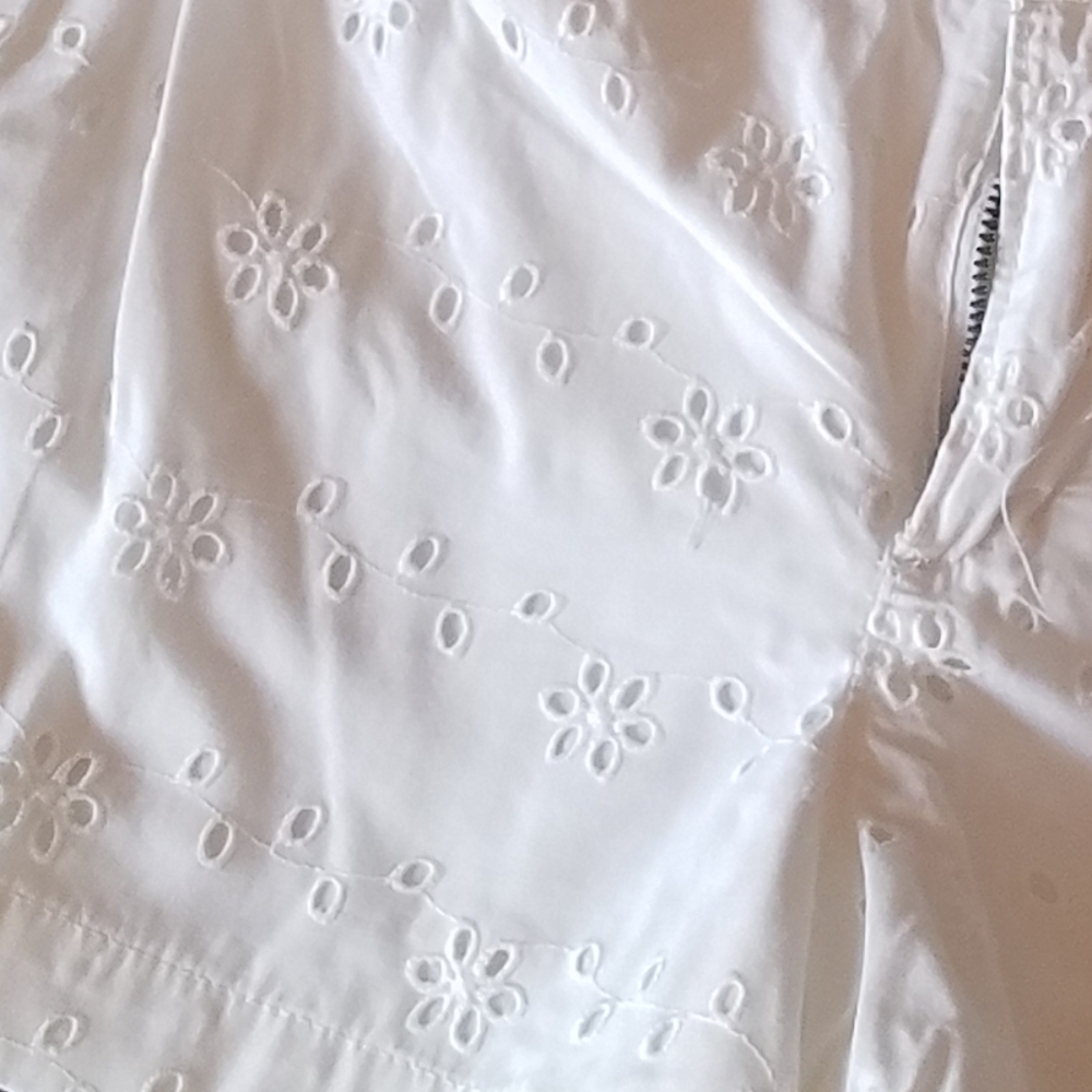 Bright White Eyelet Embroidered Shorts Size 4 - Picture 10 of 14